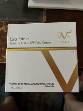 Versace Idra Totale SPF Day Cream - White & Gold Accent